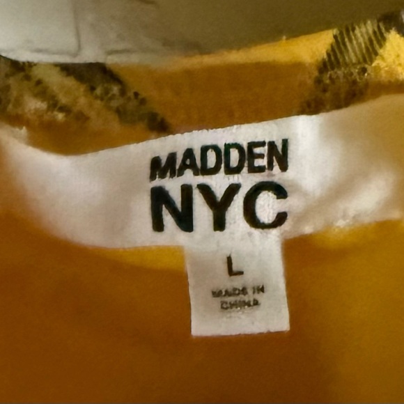 Madden NYC Junior's Ruched Dress with Puff Sleeves - Picture 3 of 4